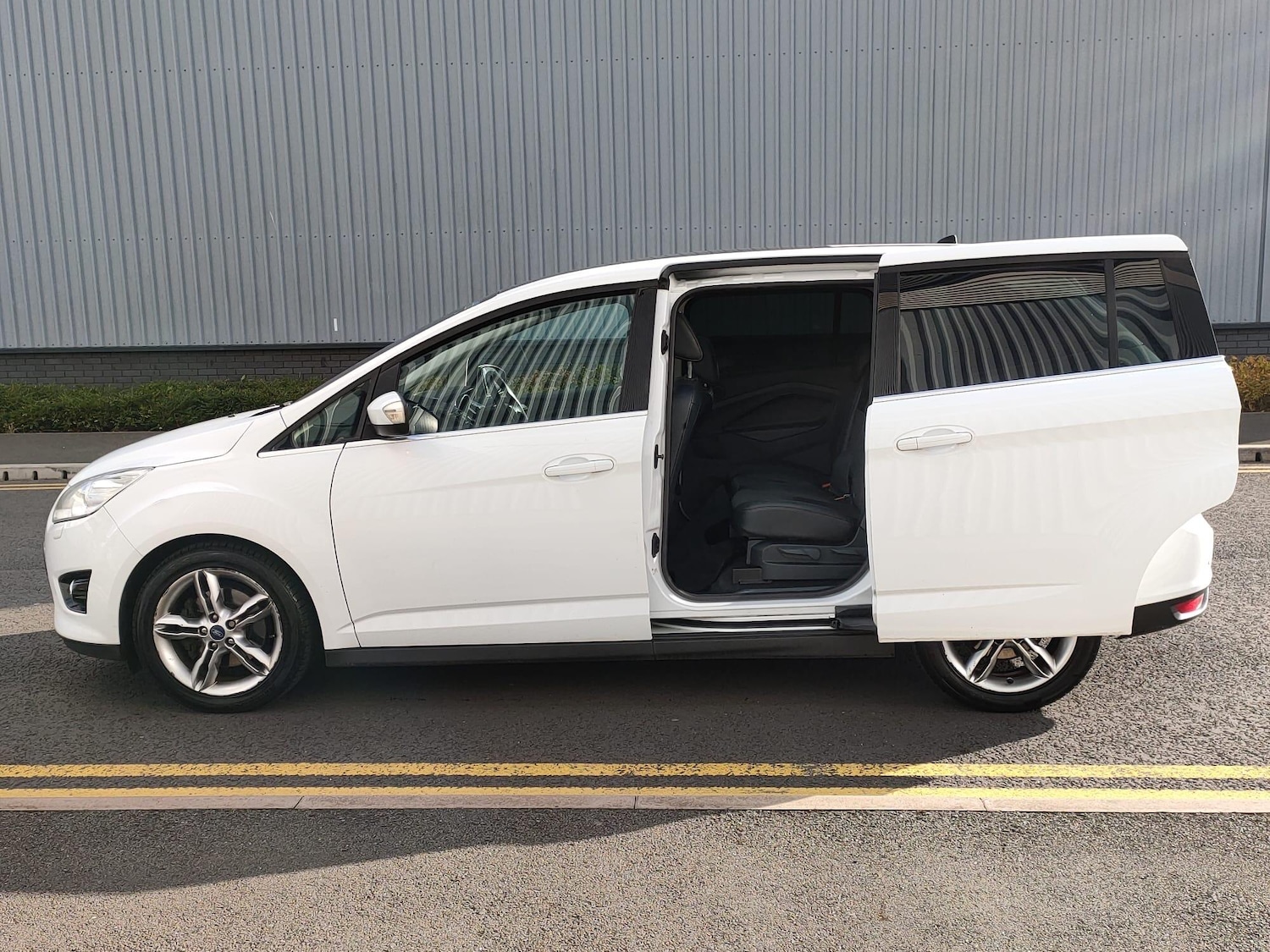 Used Ford Grand C-Max 2014 for sale - 76284133: Photo 15