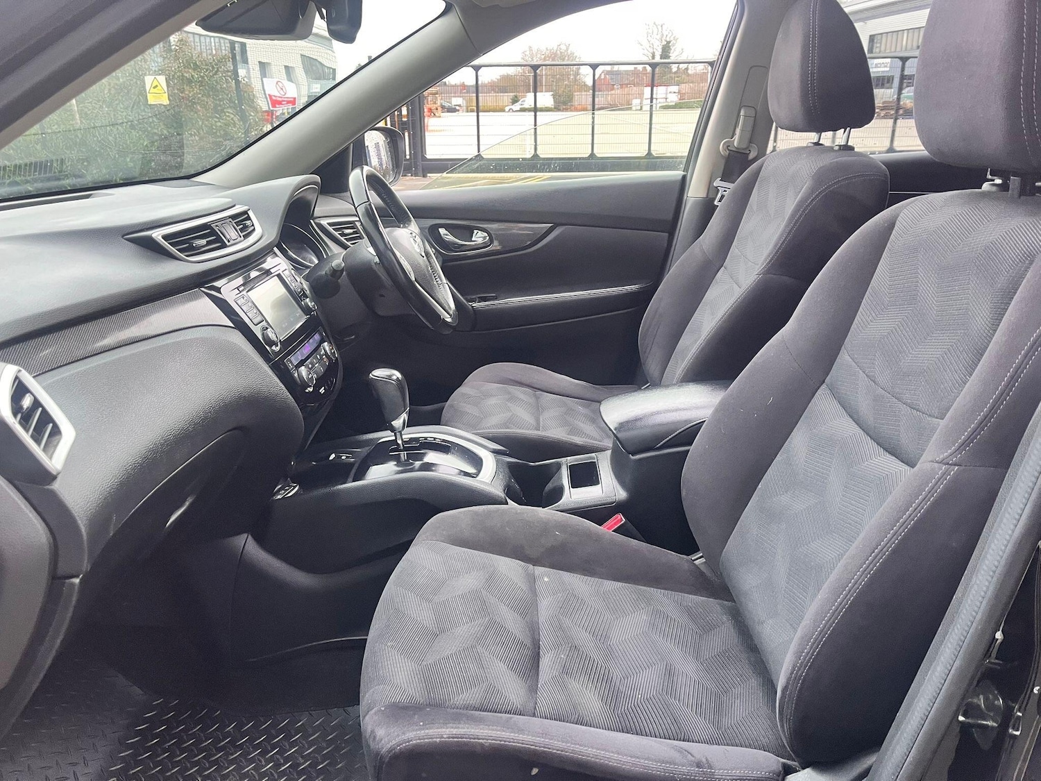 Used Nissan X-Trail for sale - 77670512: Photo 64