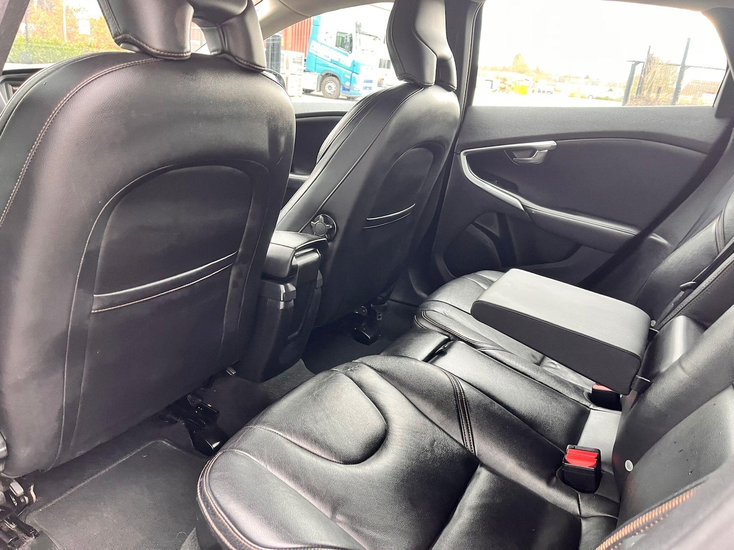 Used Volvo V40 2015 for sale - 77824358: Photo 30