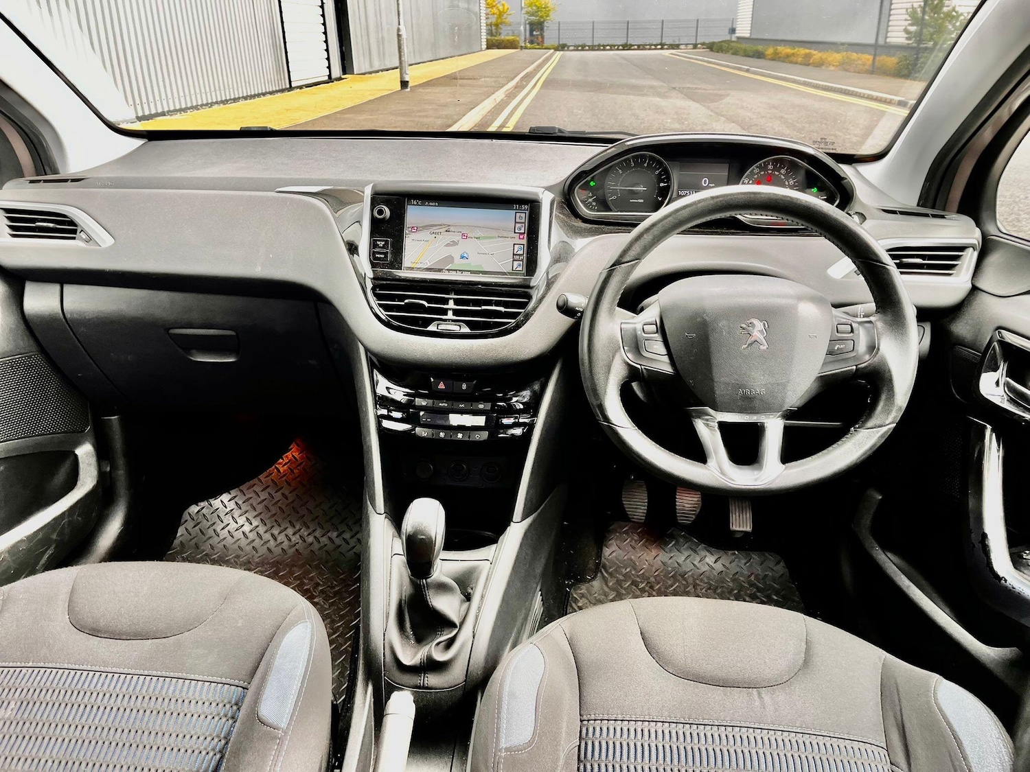 Used Peugeot 208 2012 for sale - 76012954: Photo 10