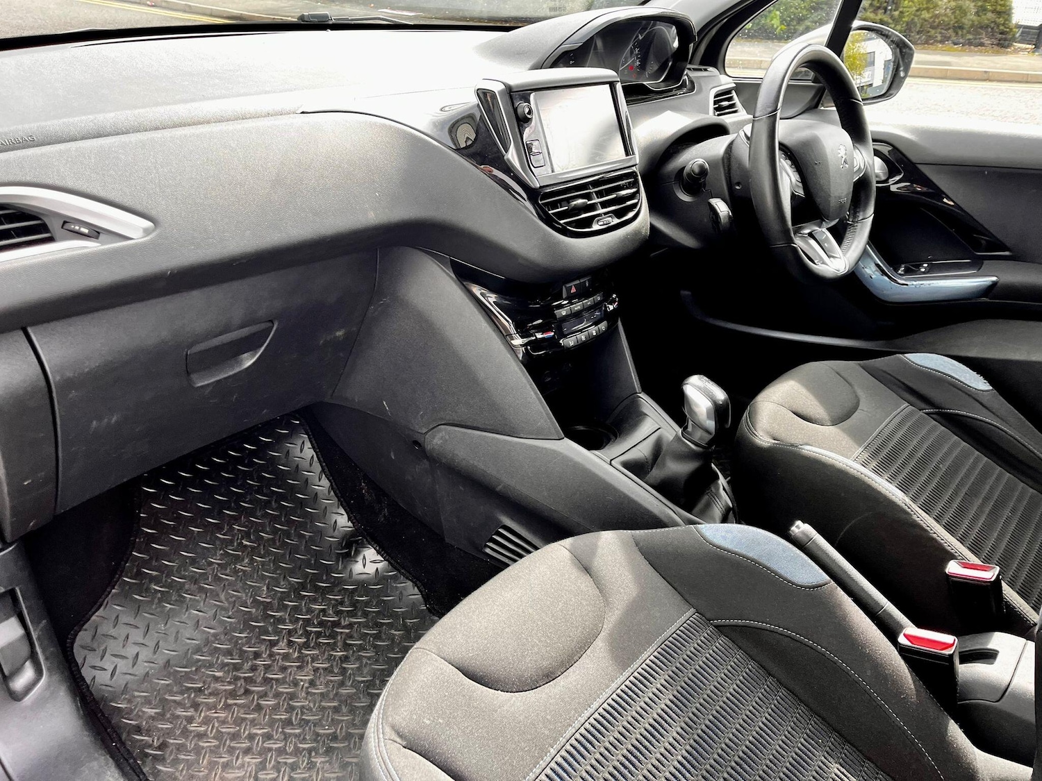 Used Peugeot 208 2012 for sale - 76012954: Photo 19
