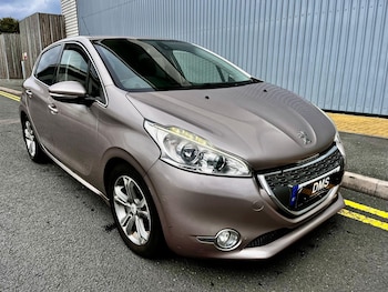 Peugeot - 208