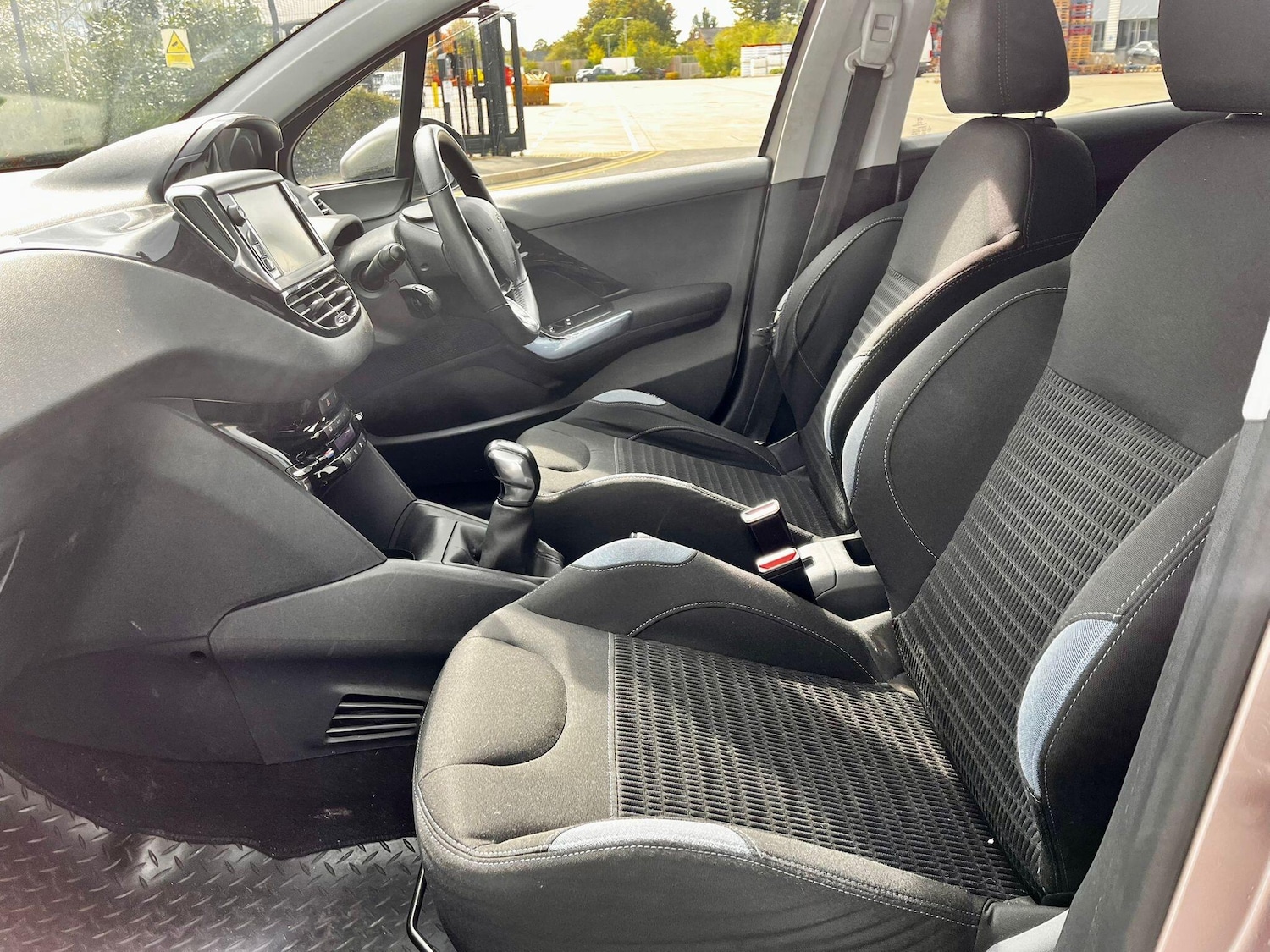 Used Peugeot 208 2012 for sale - 76012954: Photo 24