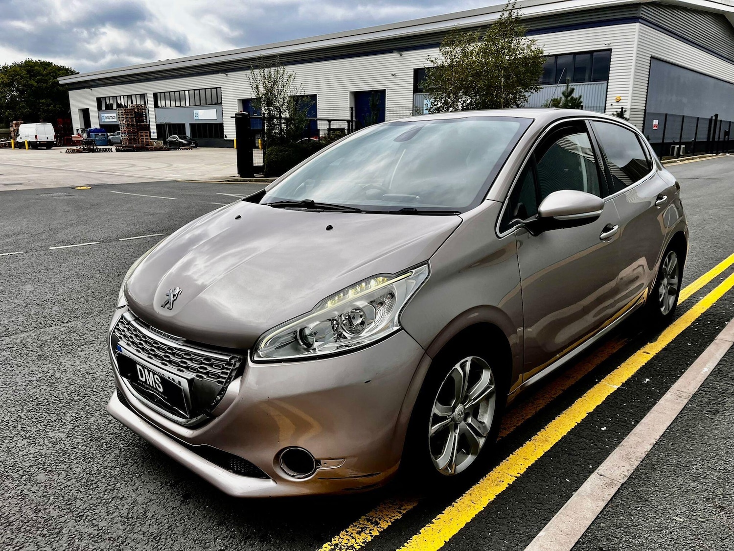 Used Peugeot 208 2012 for sale - 76012954: Photo 3