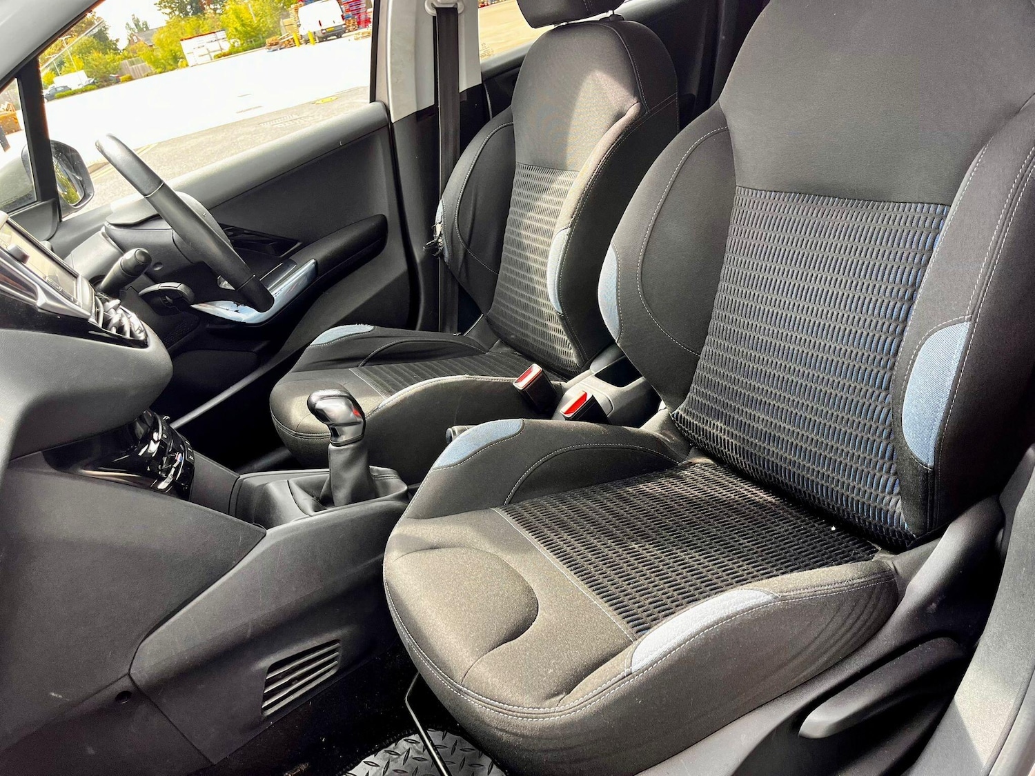 Used Peugeot 208 2012 for sale - 76012954: Photo 31