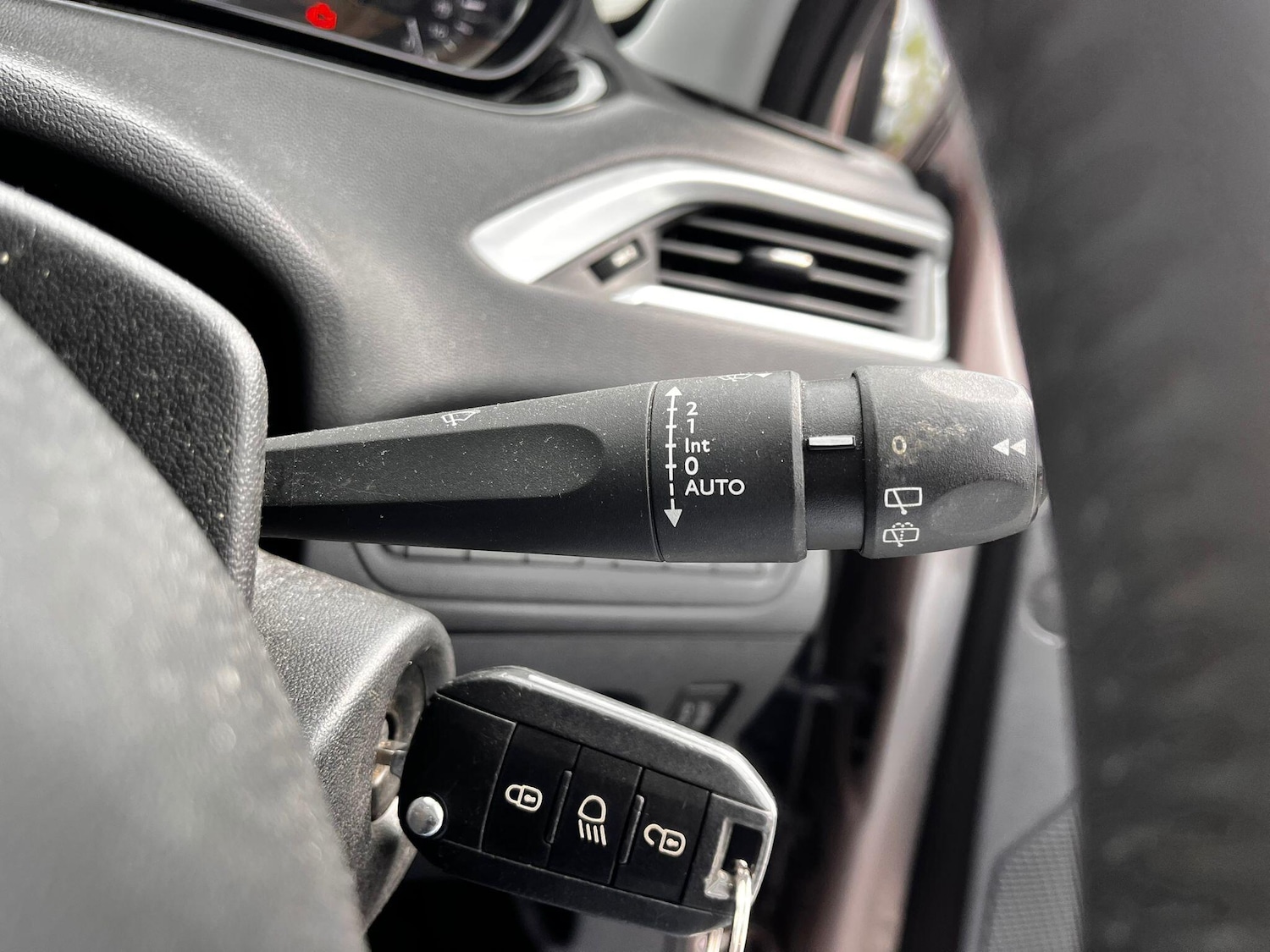 Used Peugeot 208 2012 for sale - 76012954: Photo 34