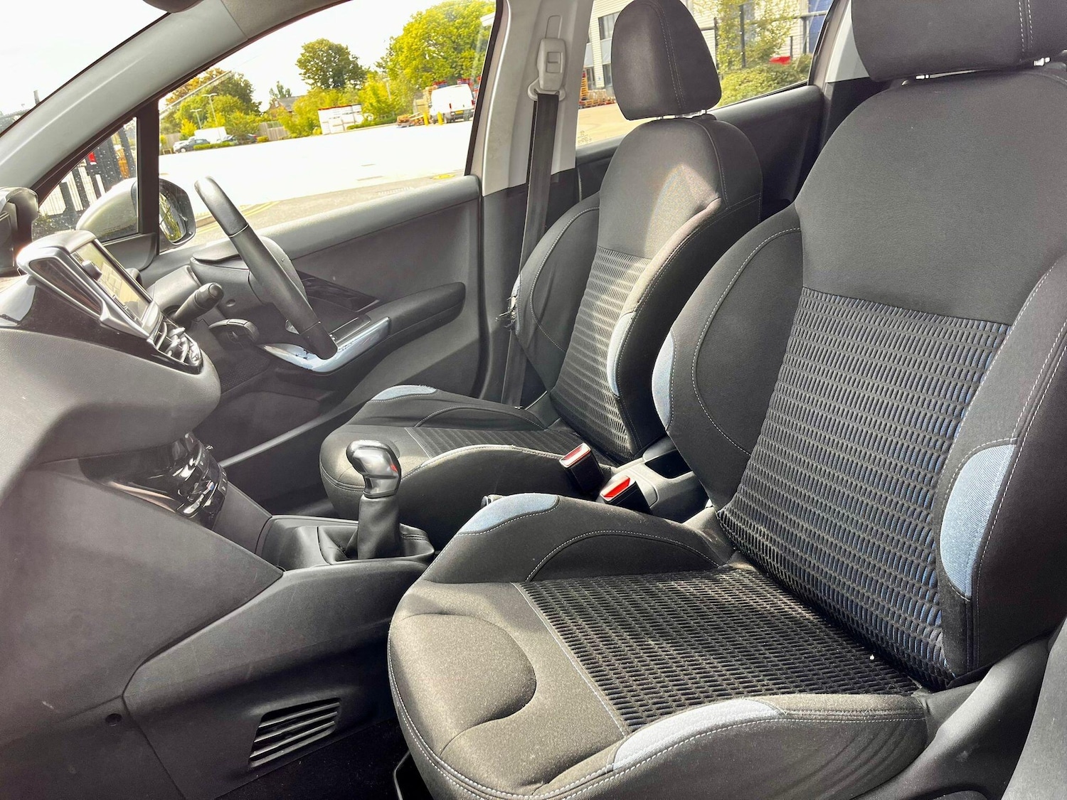 Used Peugeot 208 2012 for sale - 76012954: Photo 38