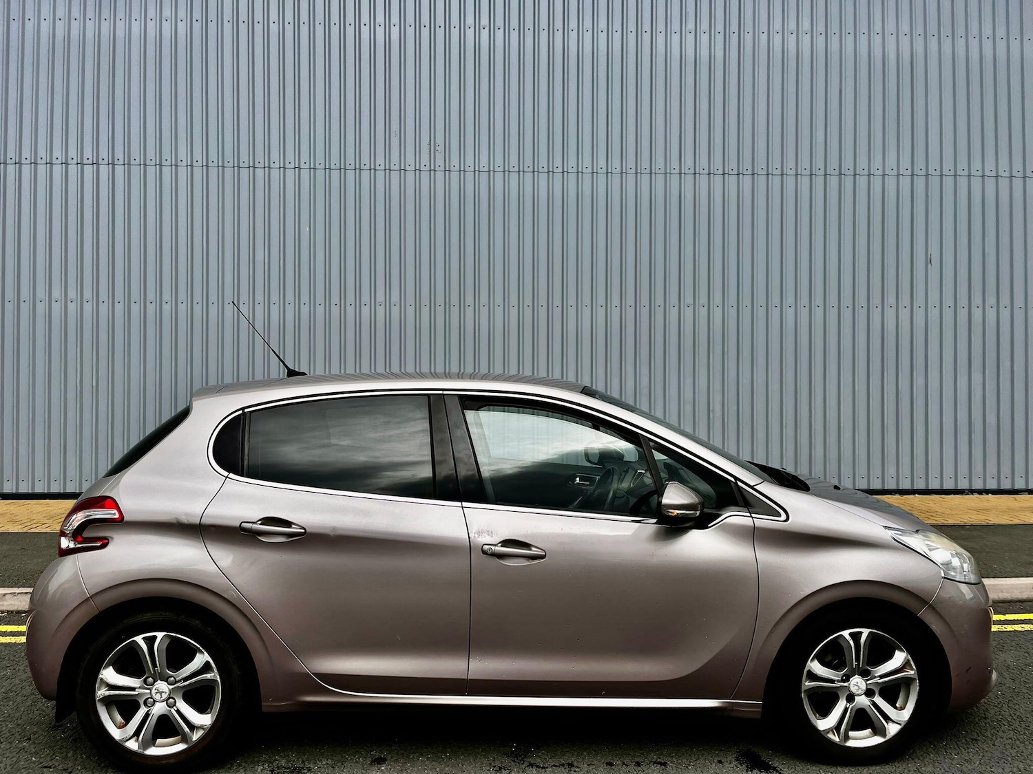 Used Peugeot 208 2012 for sale - 76012954: Photo 8