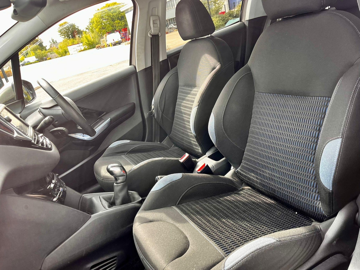 Used Peugeot 208 2012 for sale - 76012954: Photo 9