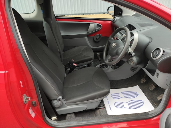 Used Toyota AYGO 2011 for sale - 76282761: Photo 12