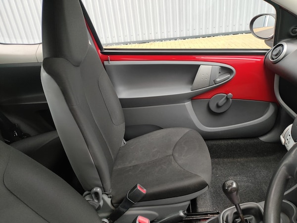 Used Toyota AYGO 2011 for sale - 76282761: Photo 14