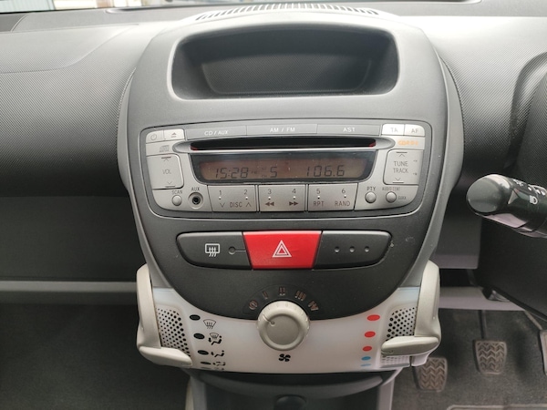 Used Toyota AYGO 2011 for sale - 76282761: Photo 19