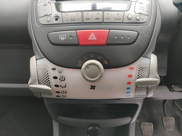 Used Toyota AYGO 2011 for sale - 76282761: Photo 22