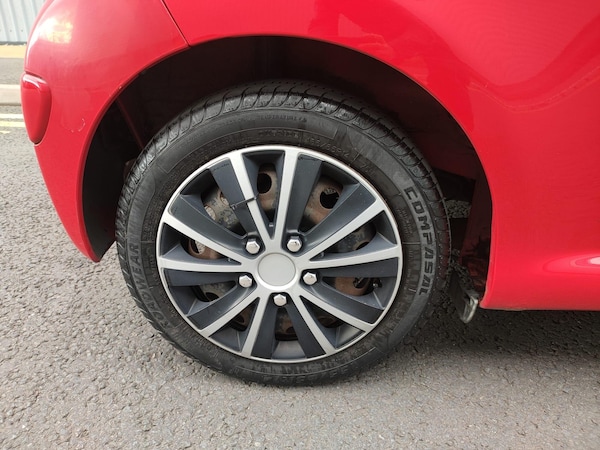 Used Toyota AYGO 2011 for sale - 76282761: Photo 28