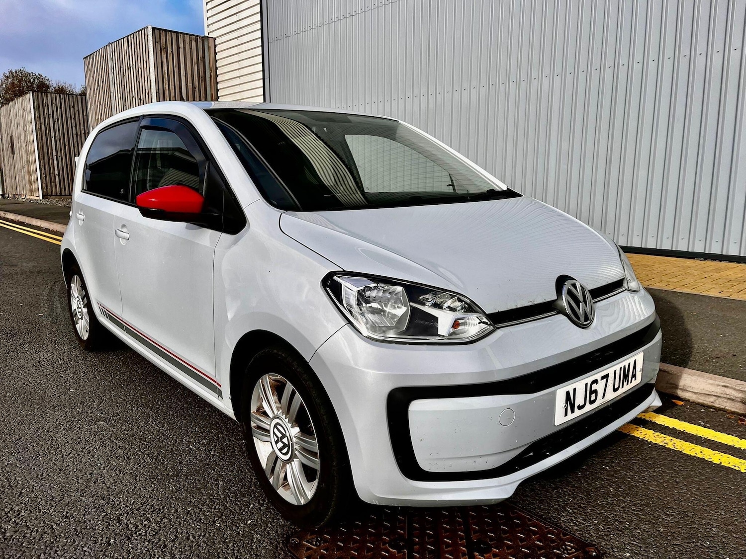 Used Volkswagen up! 2017 for sale - 76633094: Photo 1