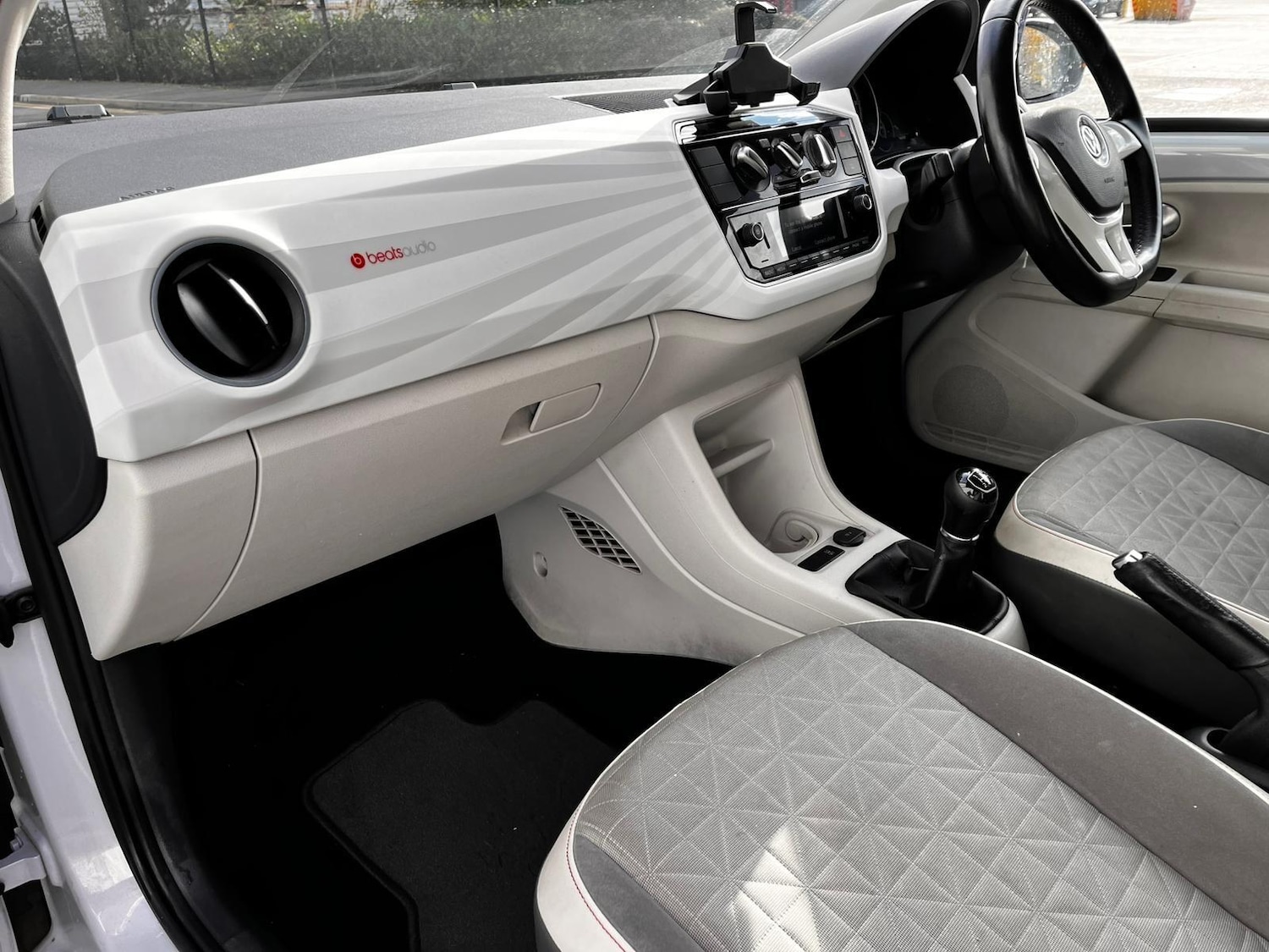 Used Volkswagen up! 2017 for sale - 76633094: Photo 21