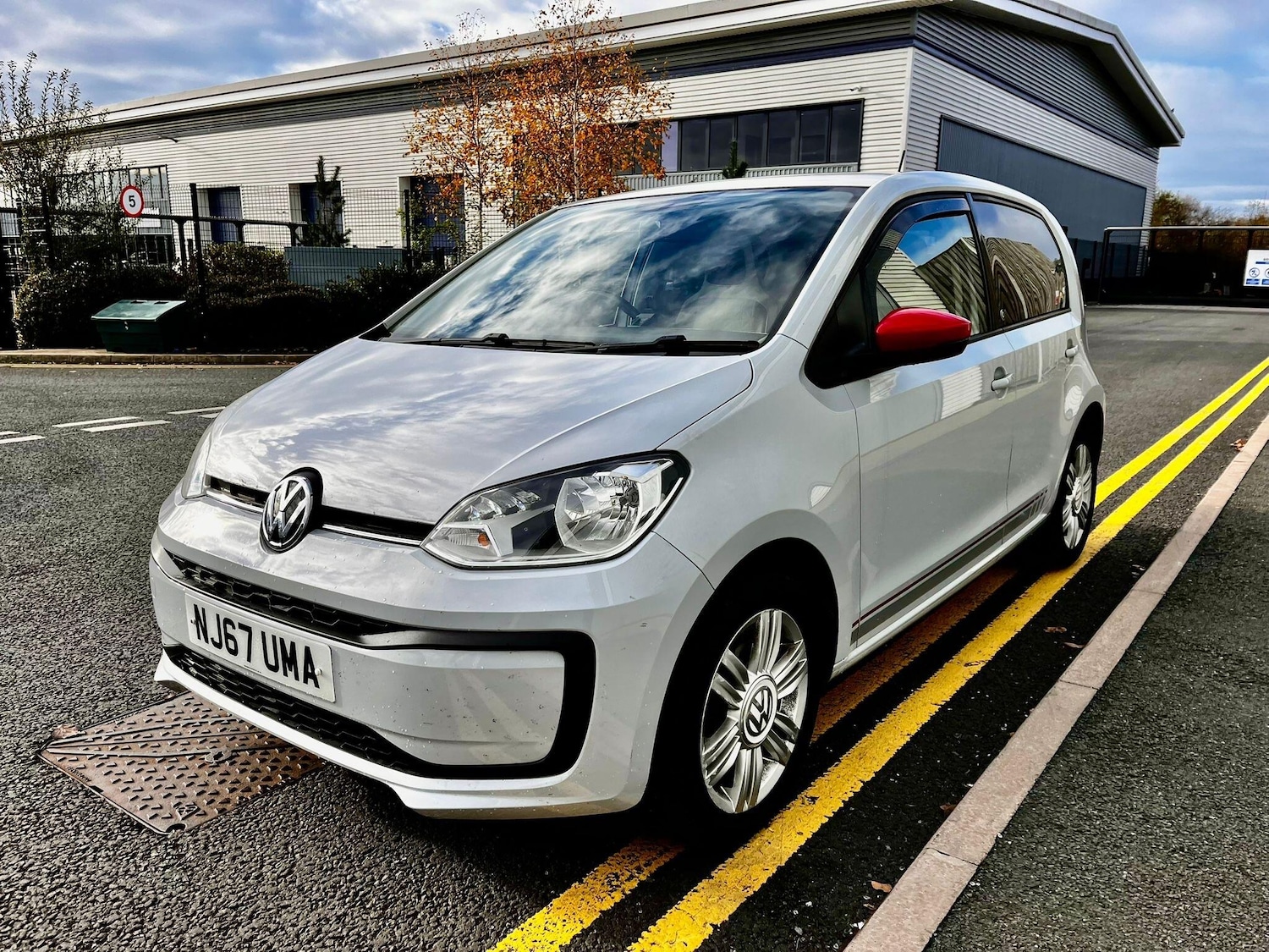 Used Volkswagen up! 2017 for sale - 76633094: Photo 3