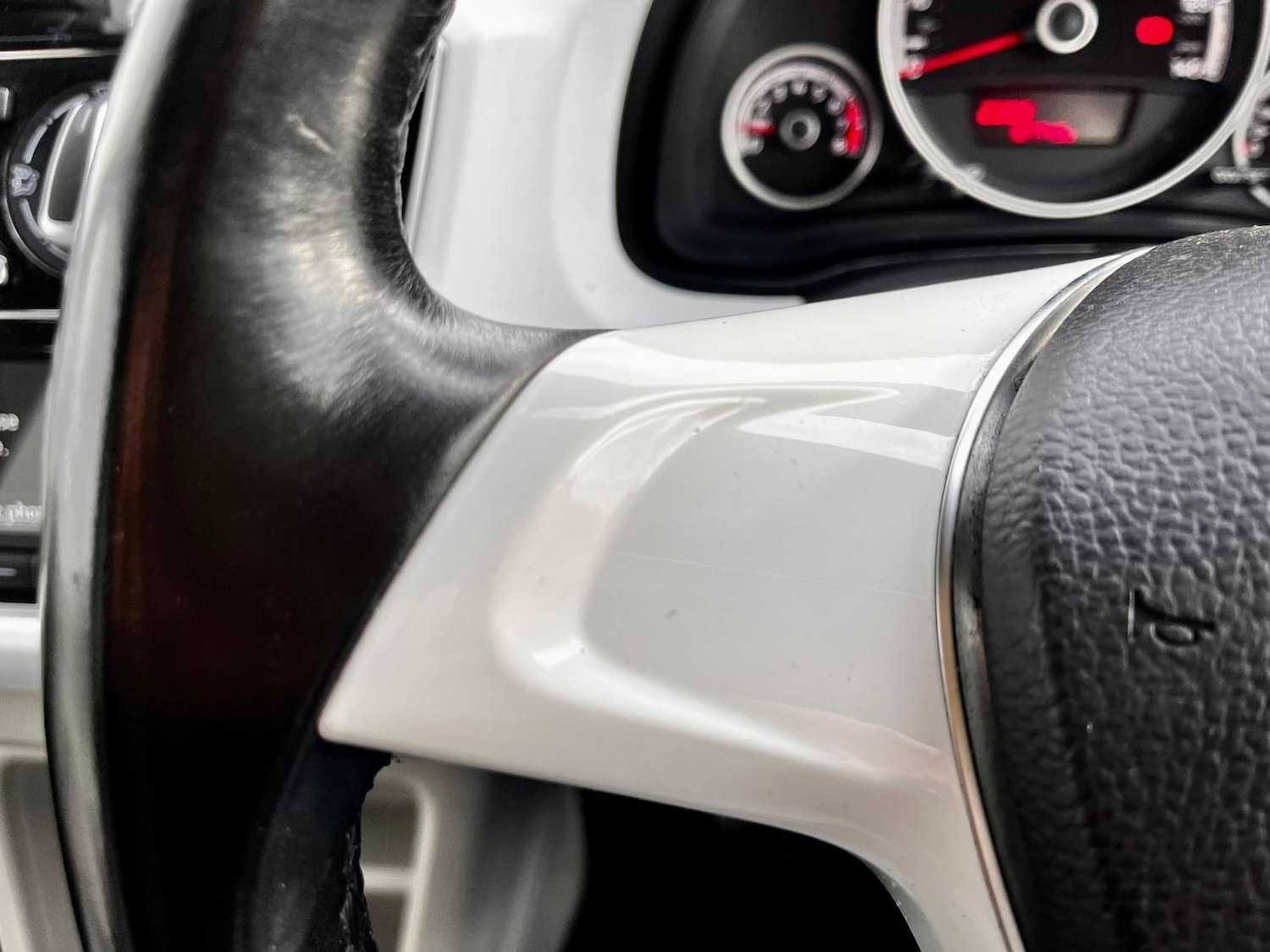 Used Volkswagen up! 2017 for sale - 76633094: Photo 31