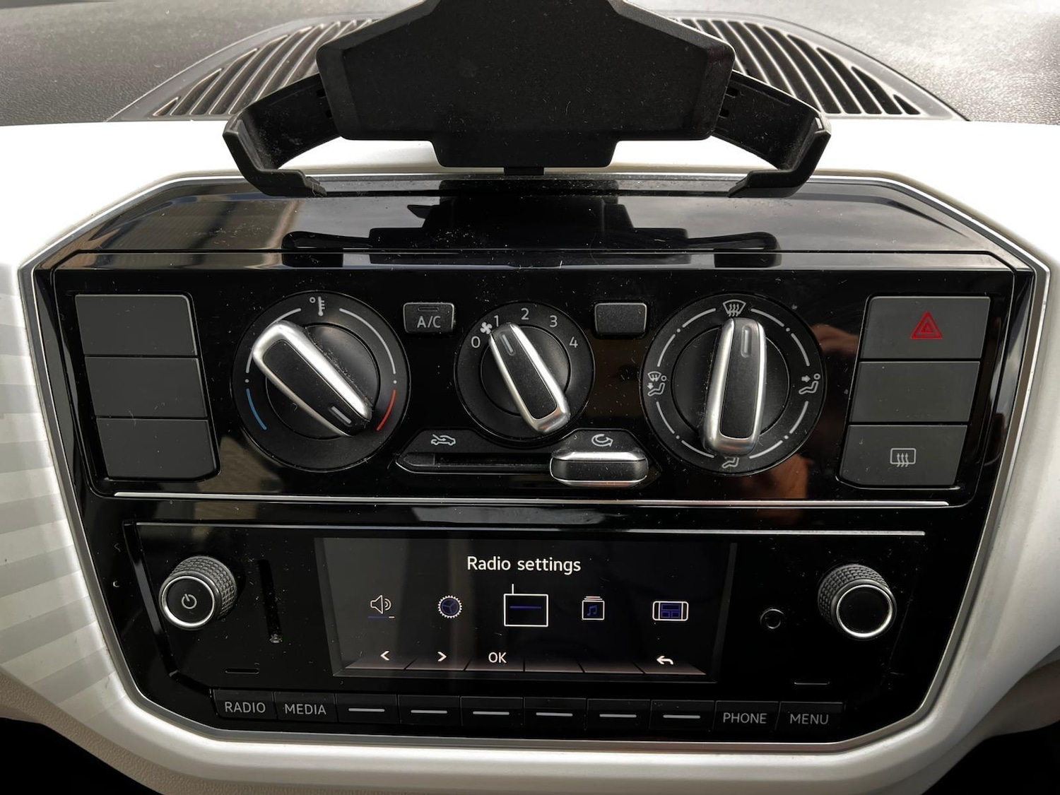 Used Volkswagen up! 2017 for sale - 76633094: Photo 38