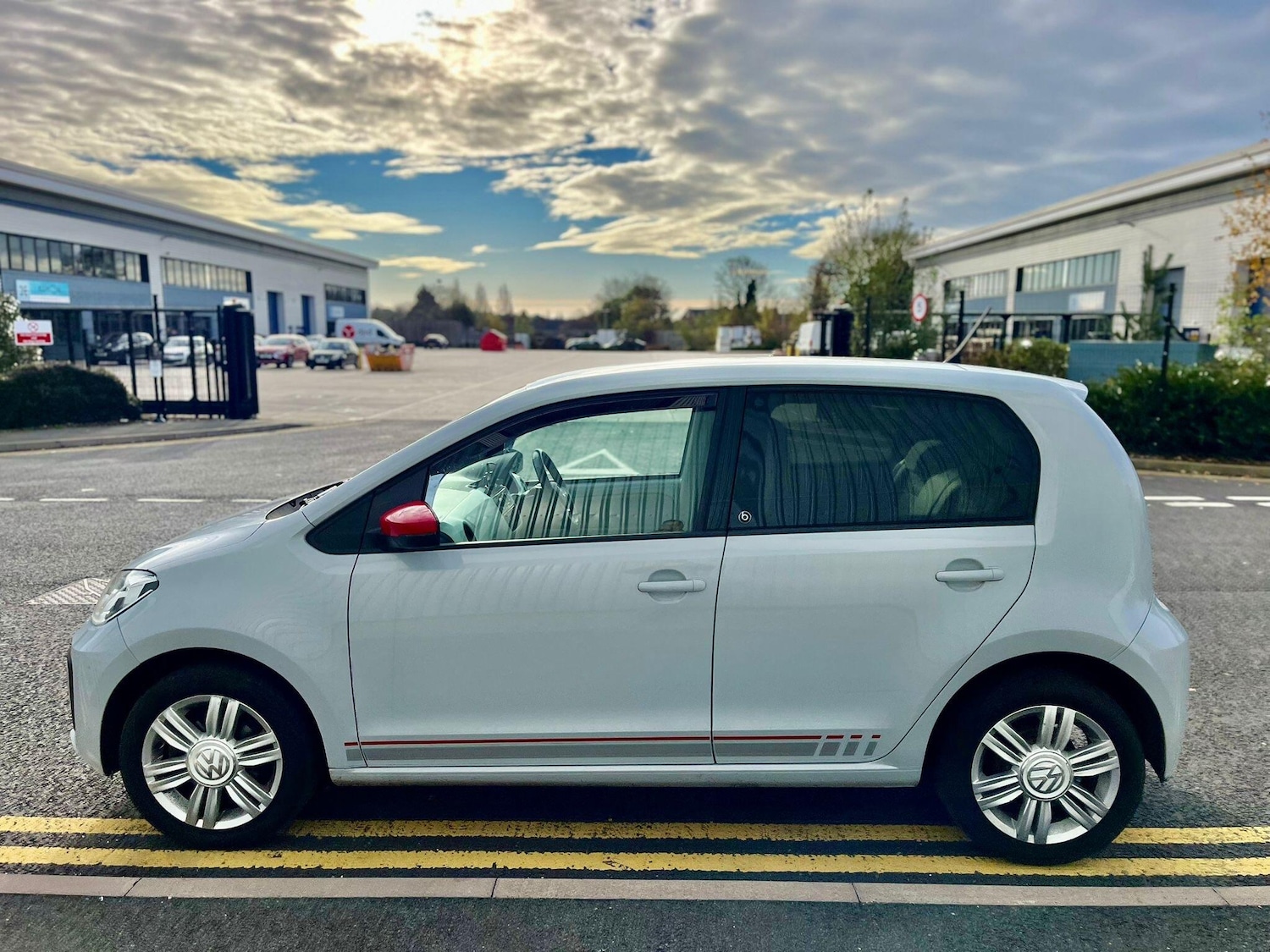 Used Volkswagen up! 2017 for sale - 76633094: Photo 4