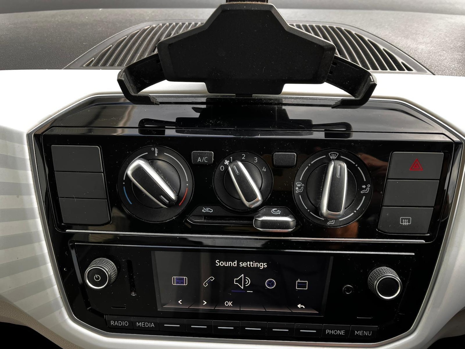 Used Volkswagen up! 2017 for sale - 76633094: Photo 48