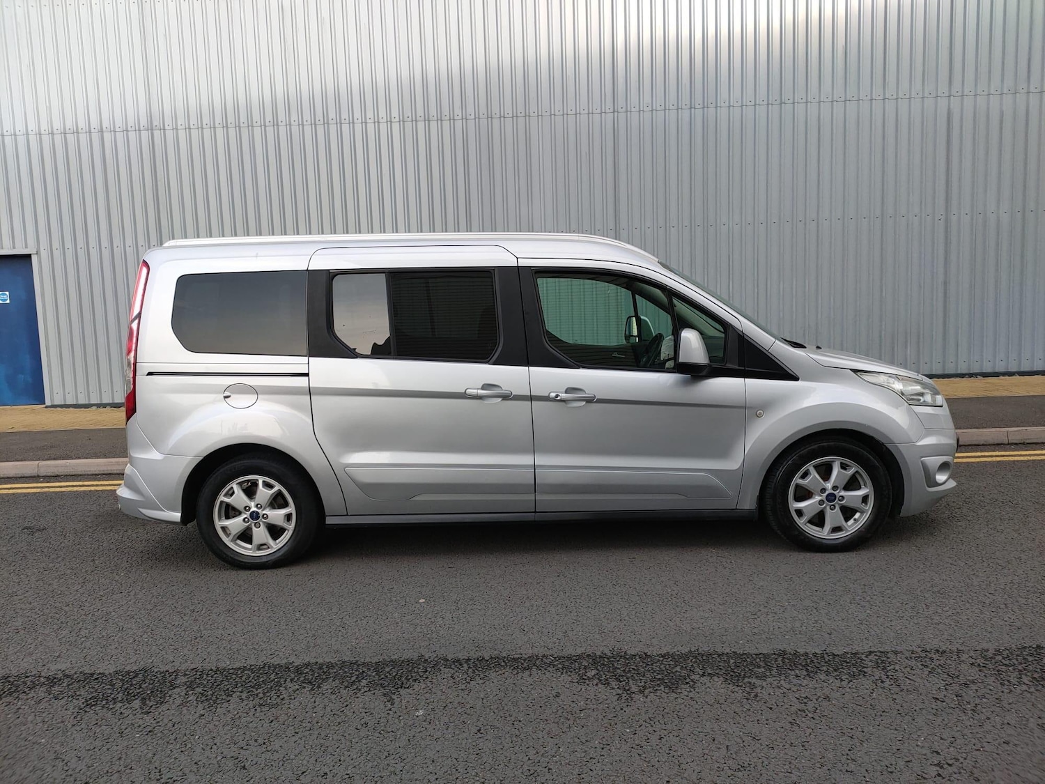 Used Ford Grand Tourneo Connect 2015 for sale - 76619894: Photo 24