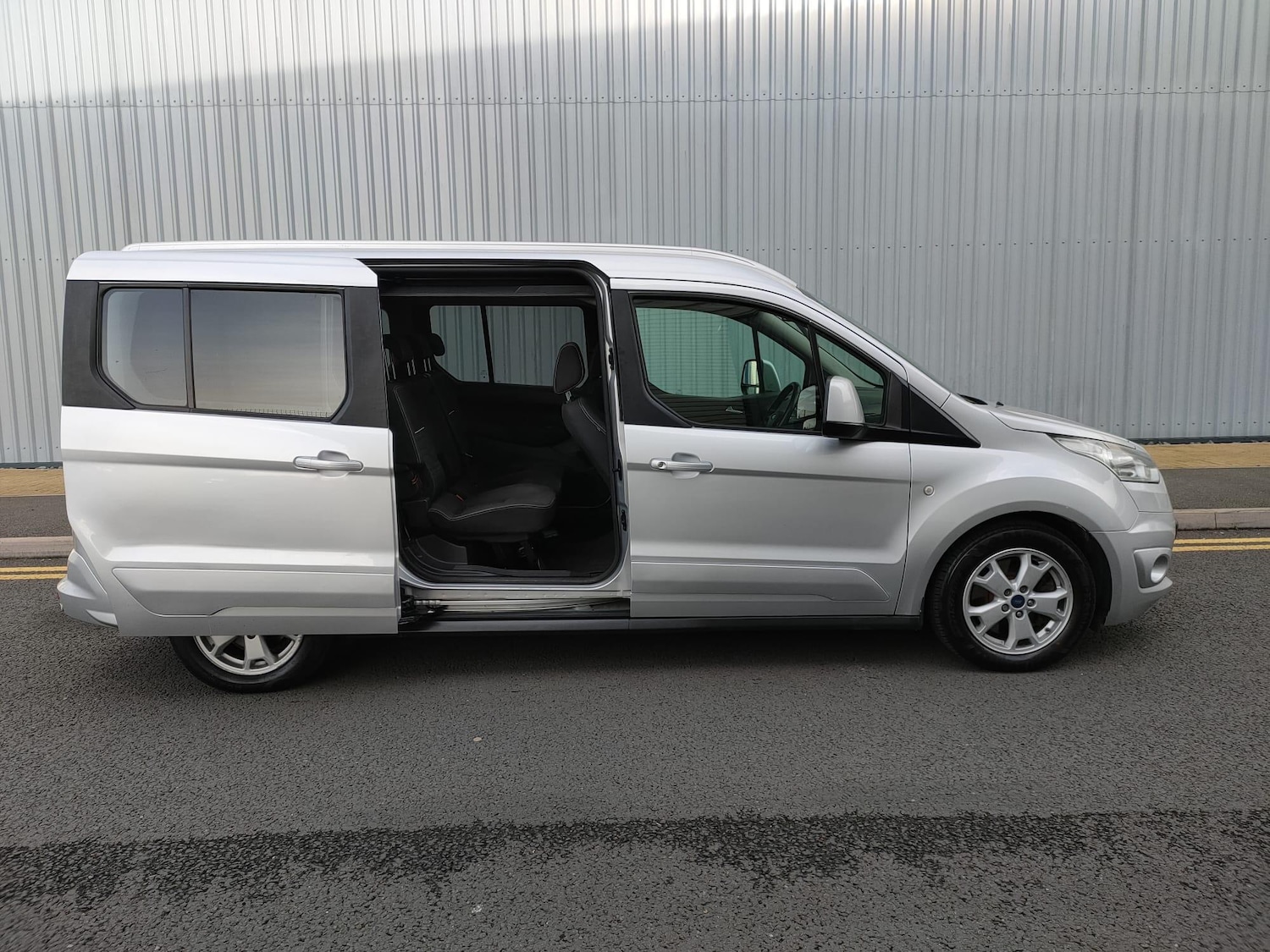Used Ford Grand Tourneo Connect 2015 for sale - 76619894: Photo 25