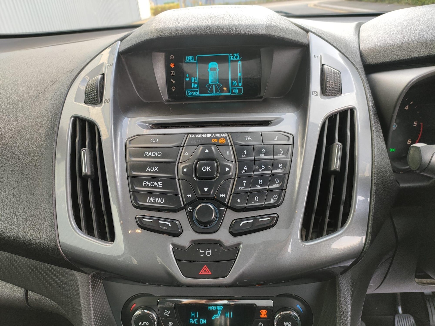 Used Ford Grand Tourneo Connect 2015 for sale - 76619894: Photo 57