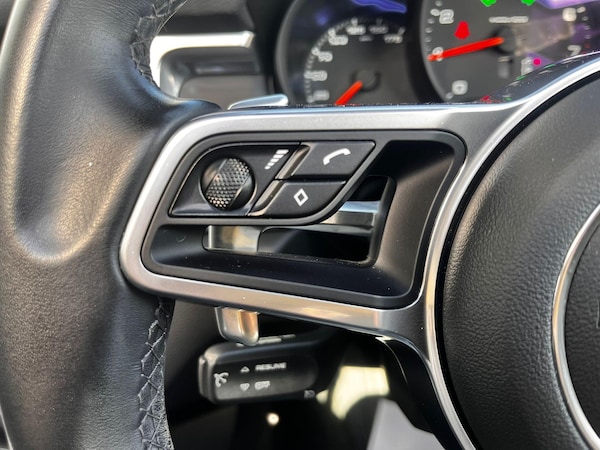 Used Porsche Macan 2020 for sale - 75624026: Photo 53