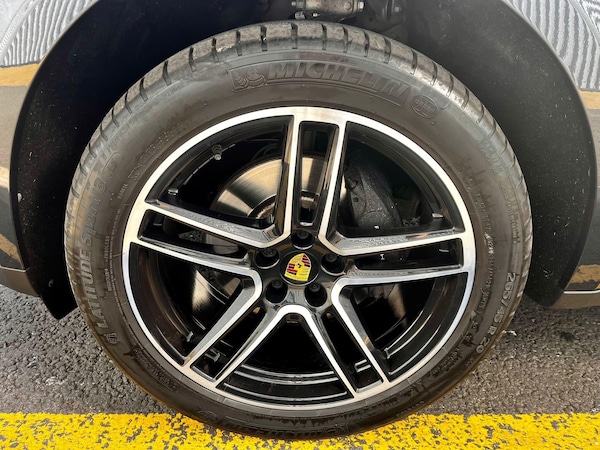 Used Porsche Macan 2020 for sale - 75624026: Photo 77