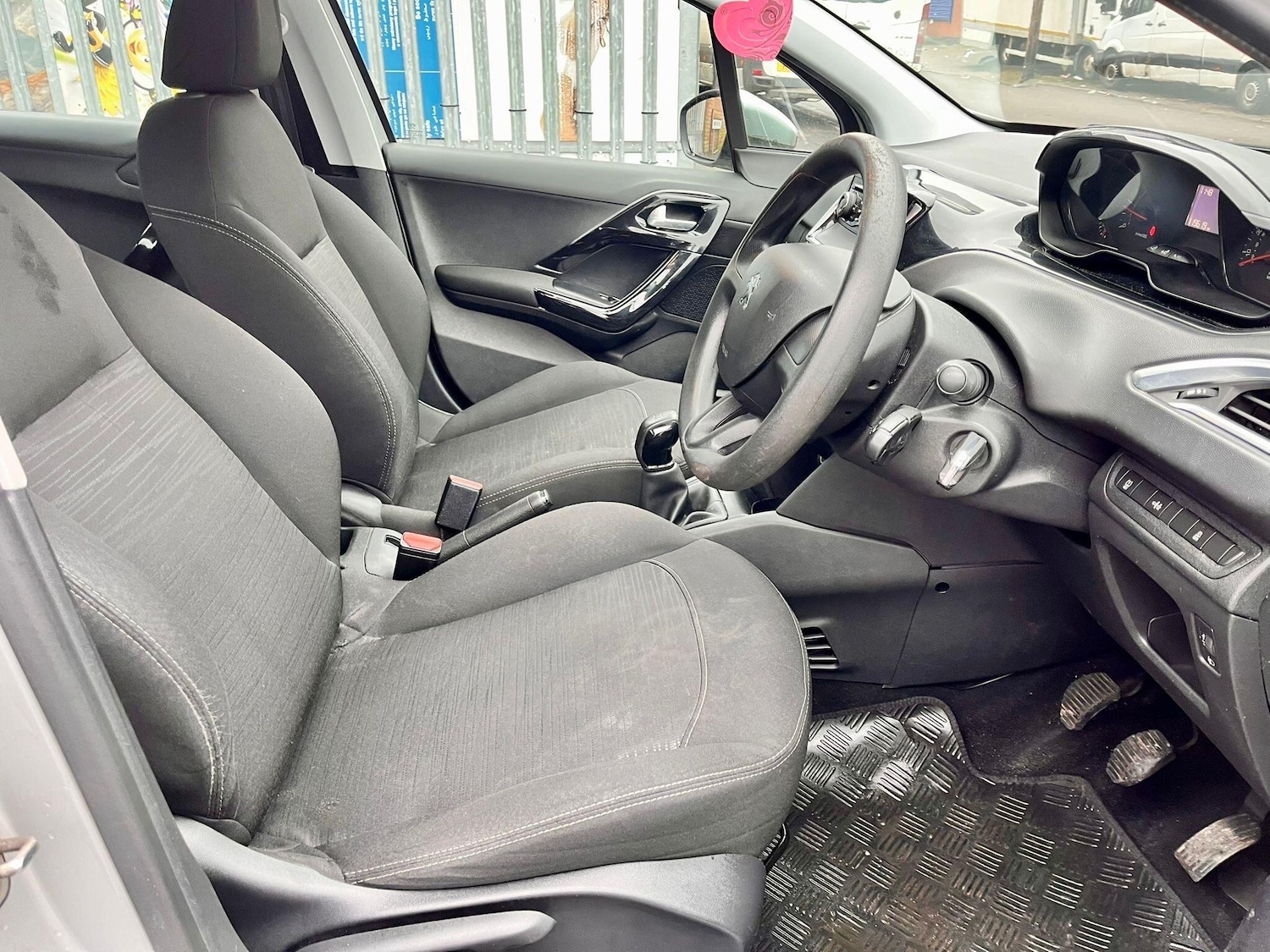 Used Peugeot 208 2015 for sale - 77412260: Photo 11