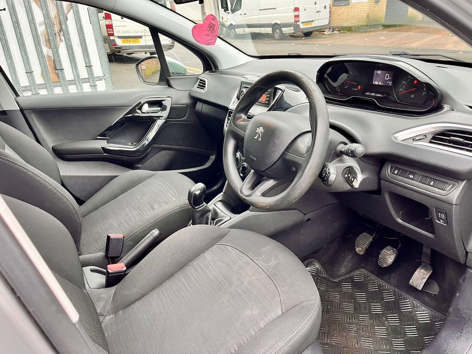 Used Peugeot 208 2015 for sale - 77412260: Photo 13