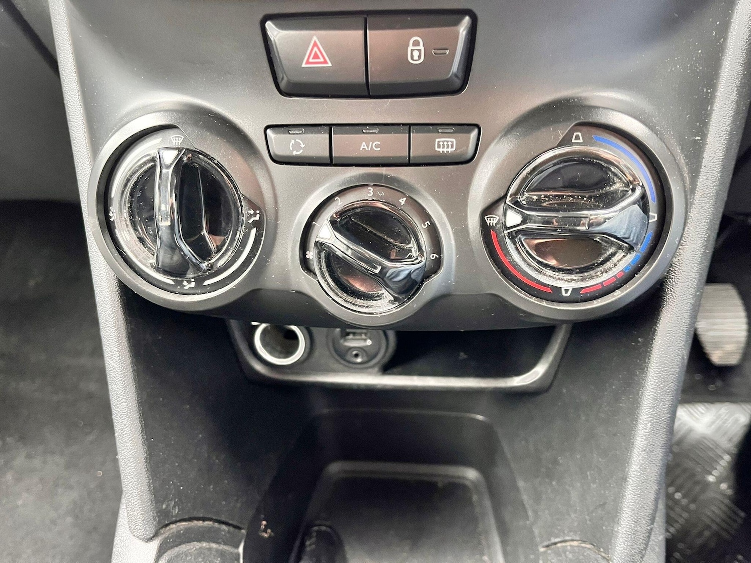 Used Peugeot 208 2015 for sale - 77412260: Photo 17