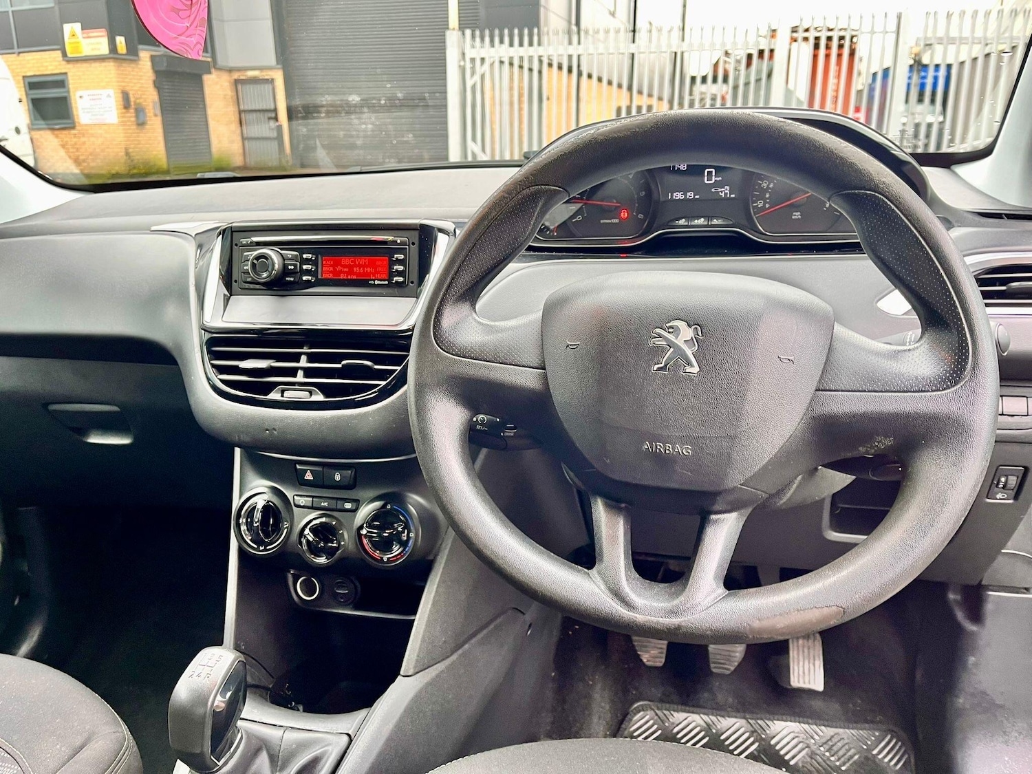 Used Peugeot 208 2015 for sale - 77412260: Photo 29