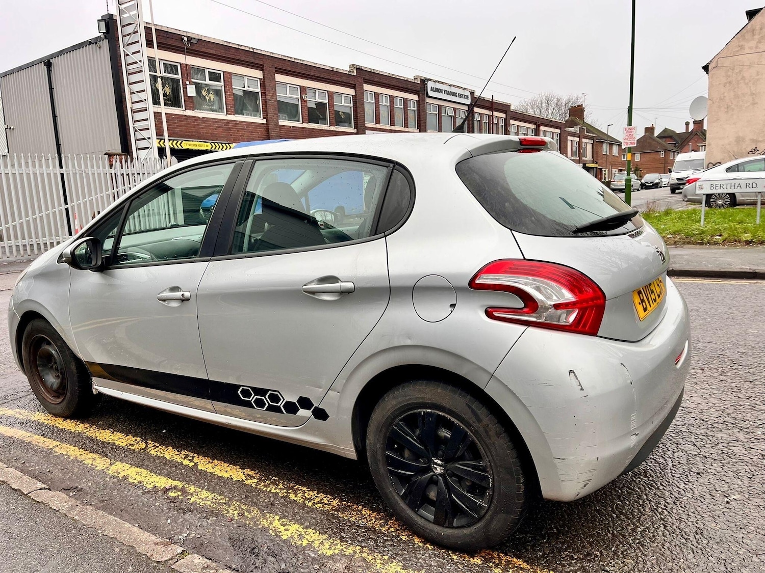 Used Peugeot 208 2015 for sale - 77412260: Photo 4
