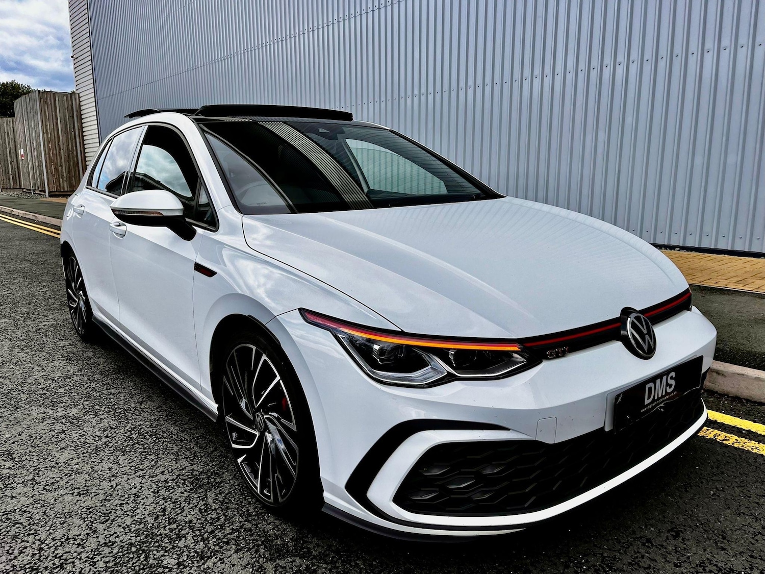 Used Volkswagen Golf 2021 for sale - 76898565: Photo 1