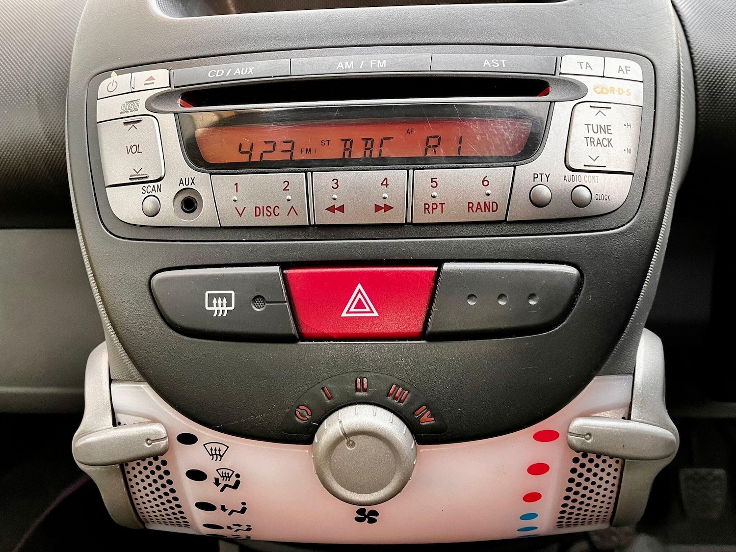 Used Peugeot 107 2010 for sale - 76409593: Photo 22