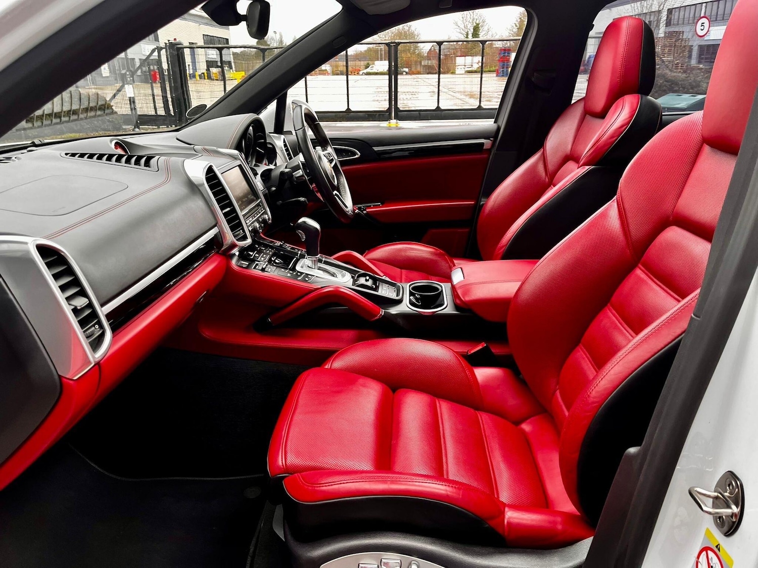 Used Porsche Cayenne 2014 for sale - 77331215: Photo 64