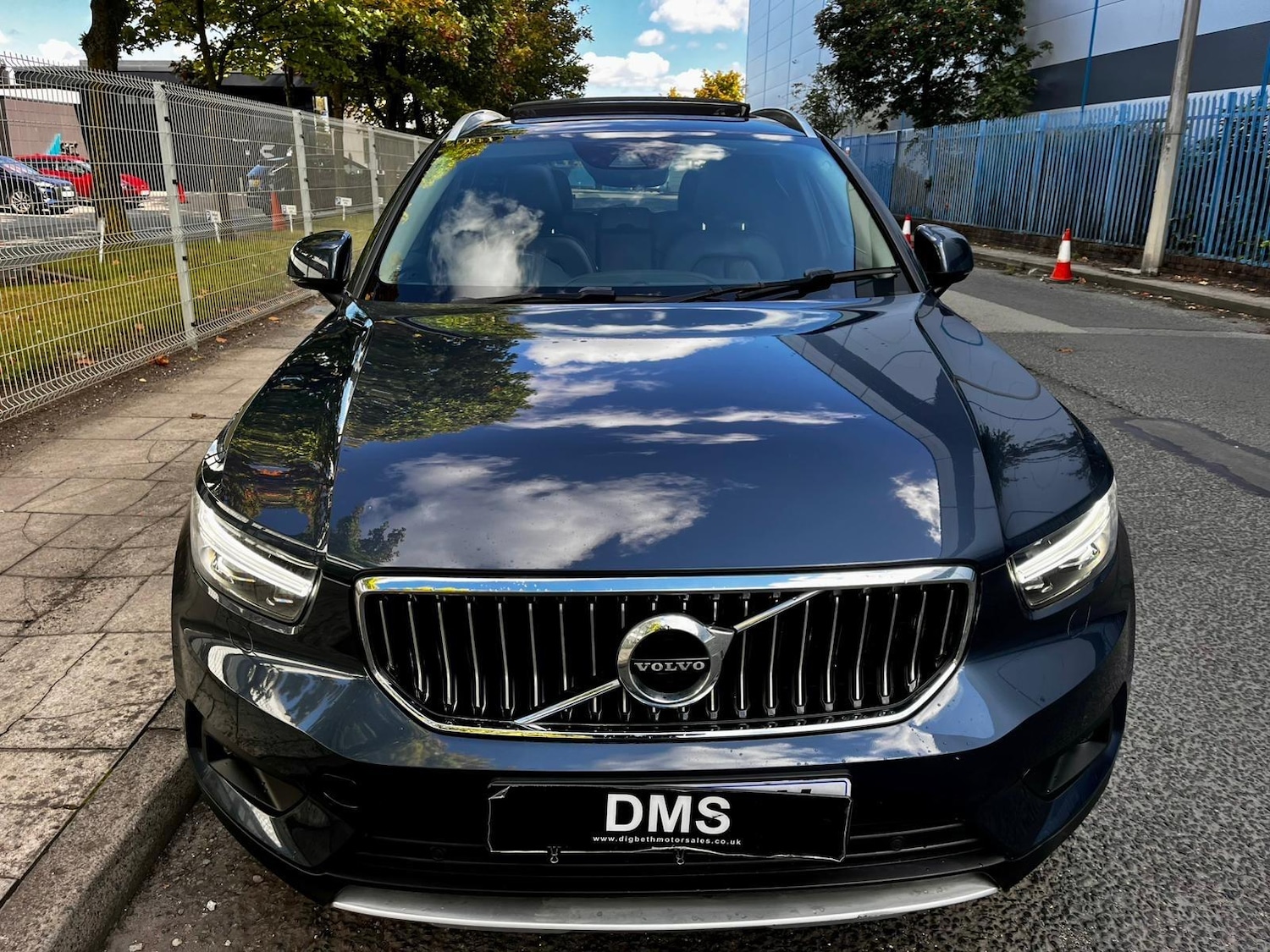 Used Volvo XC40 2021 for sale - 76032376: Photo 2