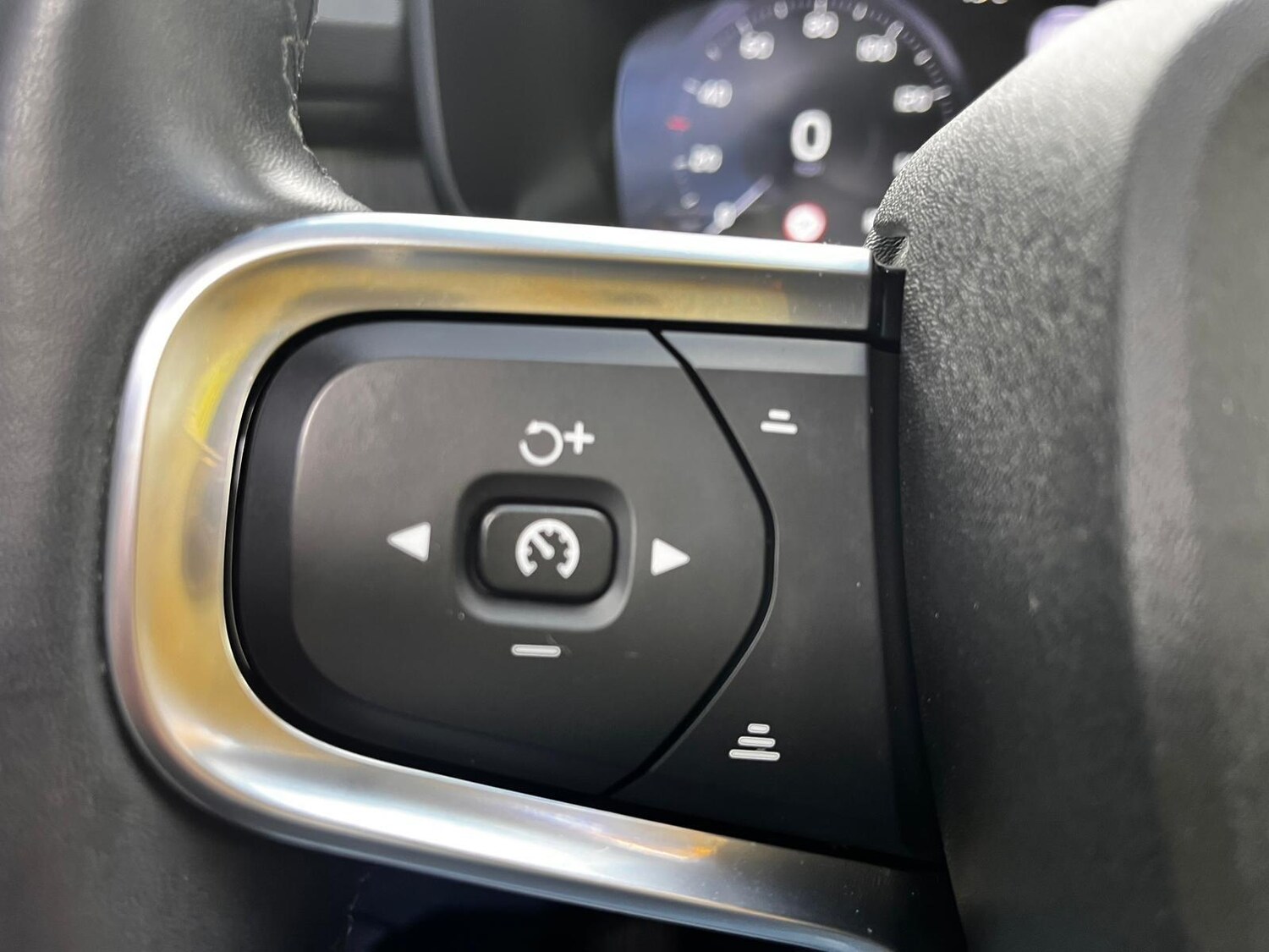 Used Volvo XC40 2021 for sale - 76032376: Photo 46