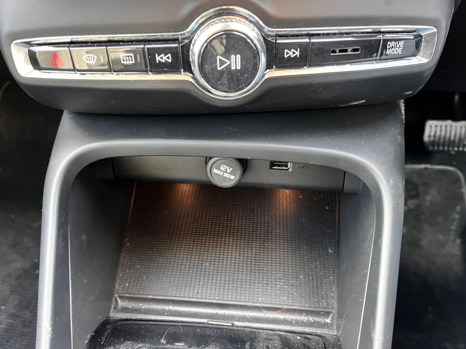 Used Volvo XC40 for sale - 77279935: Photo 11