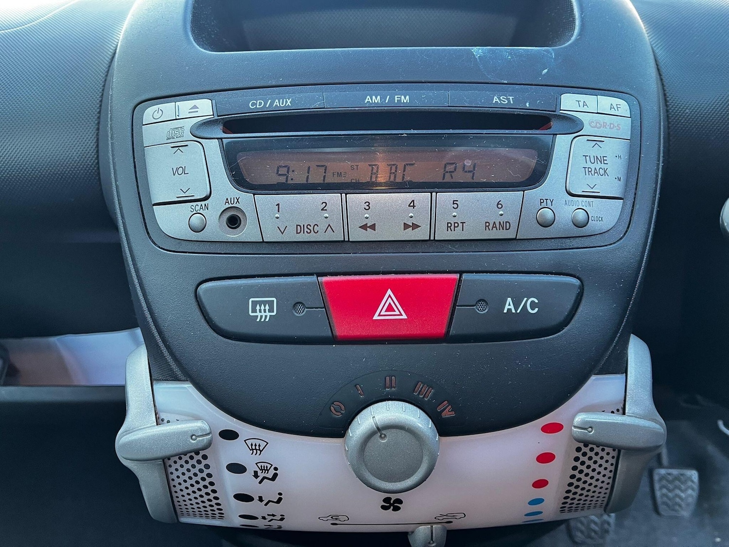 Used Peugeot 107 2014 for sale - 76976075: Photo 24