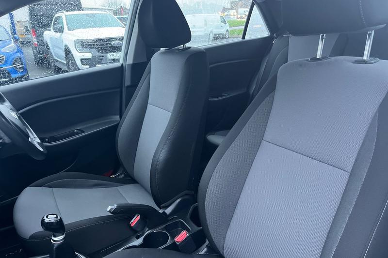 Used Hyundai i20 2018 for sale - 77036939: Photo 19