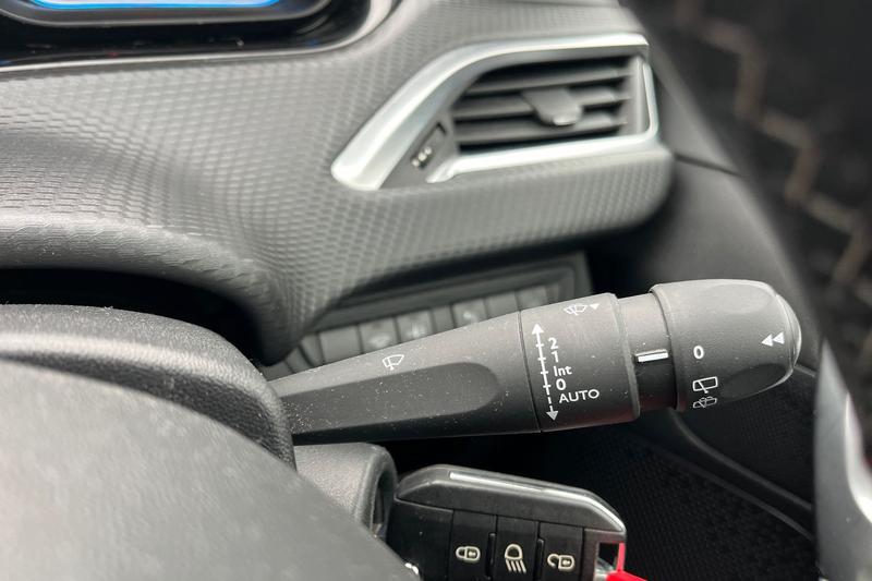 Used Peugeot 2008 2019 for sale - 78001221: Photo 15