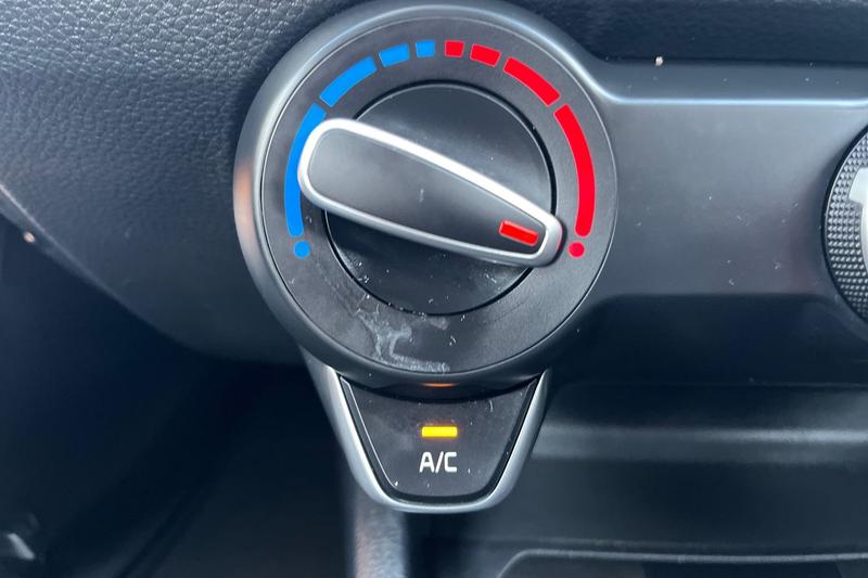 Used Kia Stonic 2022 for sale - 76830333: Photo 27