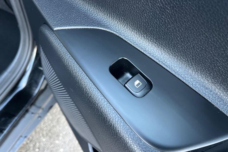 Used Kia Stonic 2022 for sale - 76830333: Photo 37