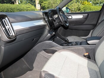 Used Volvo XC40 2023 for sale - 78998390: Photo