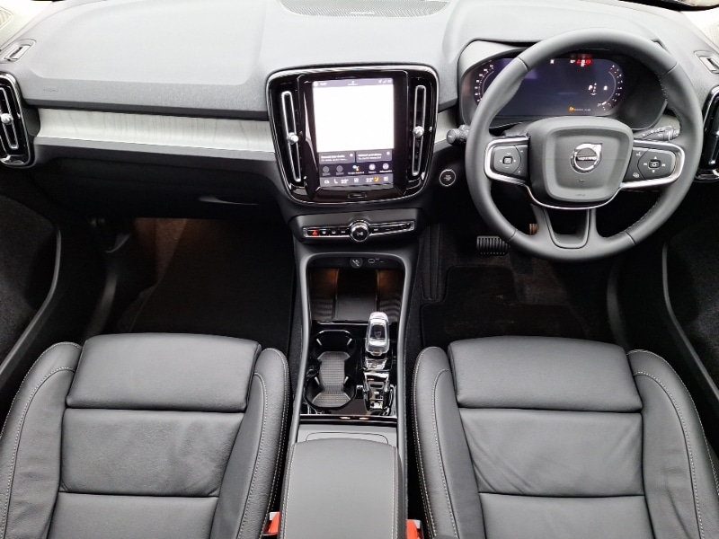 Used Volvo XC40 2025 for sale - 76427255: Photo 2