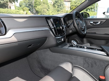 Used Volvo V60 2025 for sale - 79157504: Photo