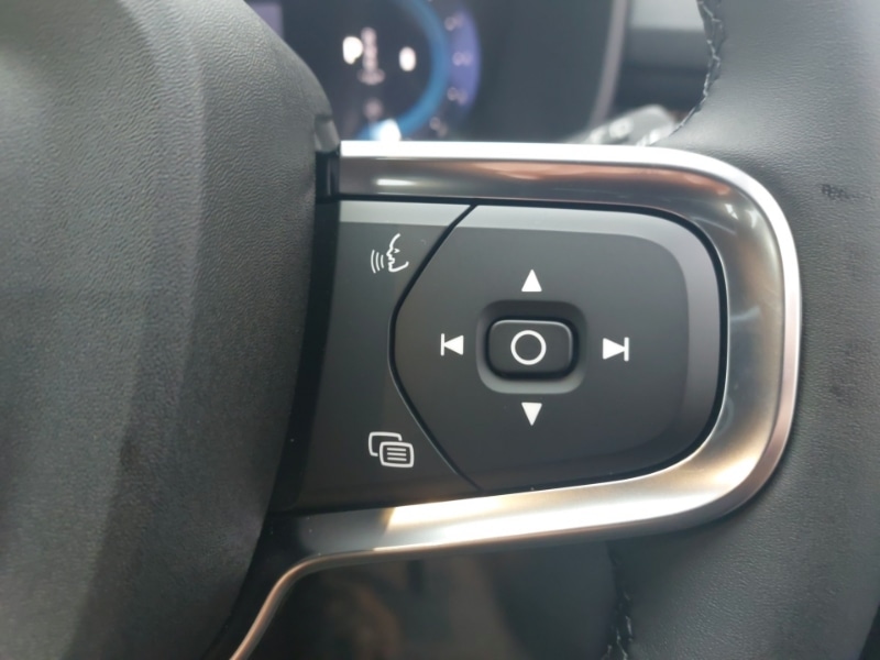 Used Volvo XC40 2025 for sale - 76575701: Photo 15